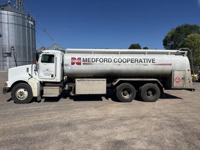 Image of Peterbilt 385 equipment image 1