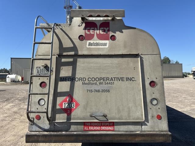 Image of Peterbilt 385 equipment image 3