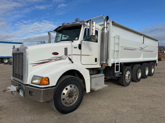 Image of Peterbilt 385 equipment image 1