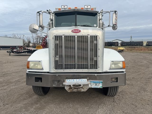 Image of Peterbilt 385 equipment image 3