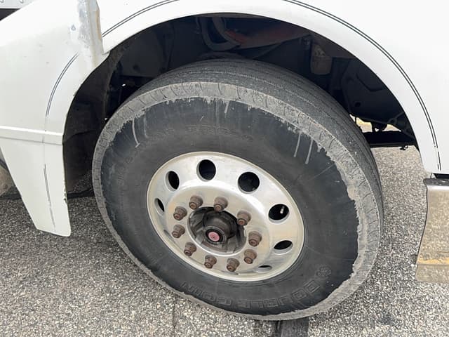 Image of Peterbilt 385 equipment image 3