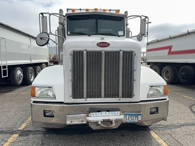 Image of Peterbilt 385 equipment image 1