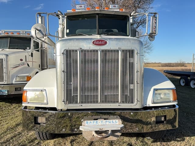 Image of Peterbilt 385 equipment image 2