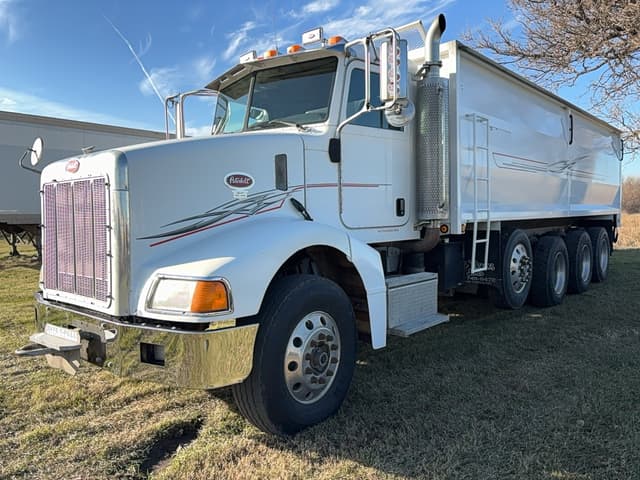 Image of Peterbilt 385 equipment image 1