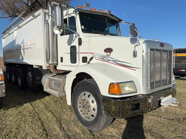 Image of Peterbilt 385 equipment image 3
