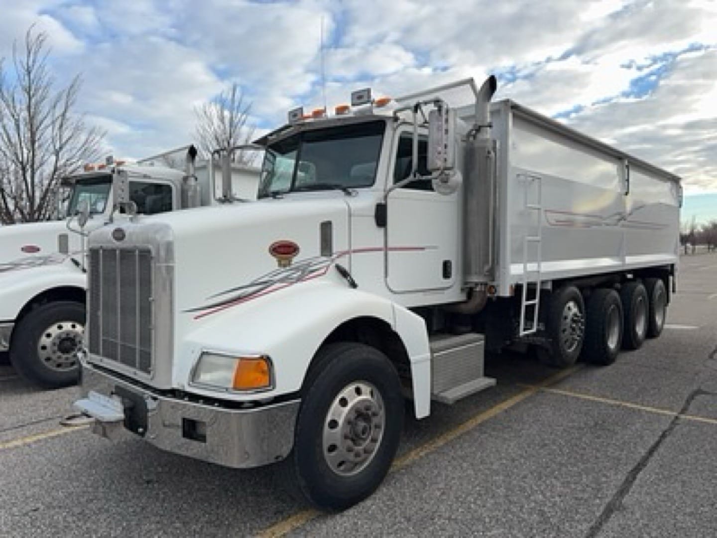 2005 Peterbilt 385 Equipment Image0