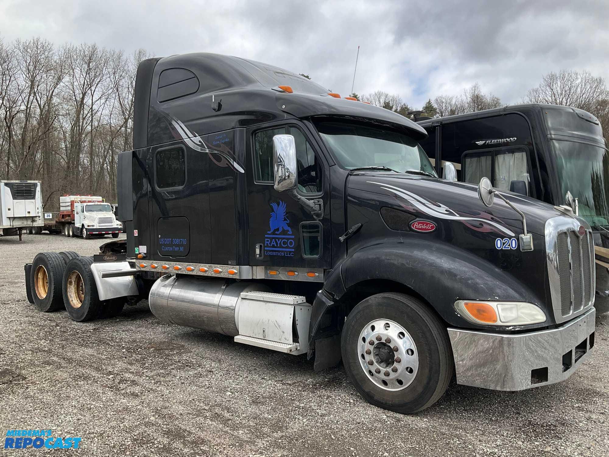 Main image Peterbilt 387