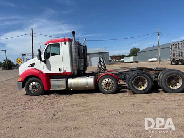 Image of Peterbilt 387 equipment image 4