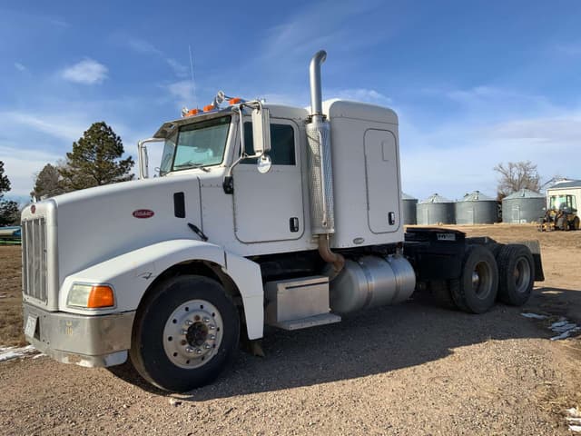 Image of Peterbilt 385 equipment image 4