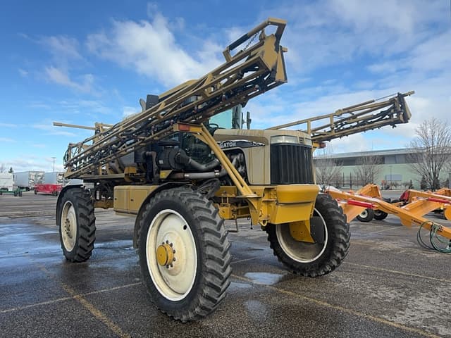 Image of Ag-Chem RoGator 1064 equipment image 2