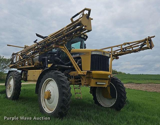 Image of Ag-Chem RoGator 1074 equipment image 2