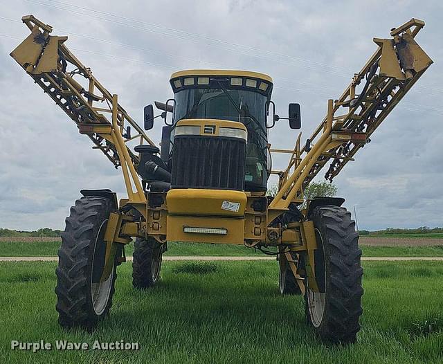 Image of Ag-Chem RoGator 1074 equipment image 1