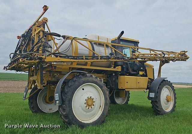 Image of Ag-Chem RoGator 1074 equipment image 4