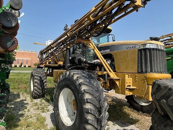 Image of Ag-Chem RoGator 1264 equipment image 3