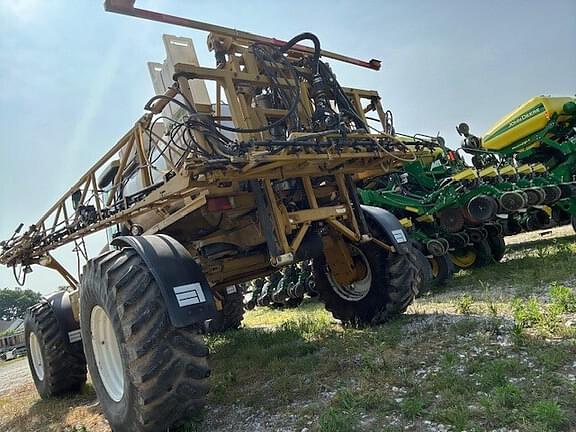 Image of Ag-Chem RoGator 1264 equipment image 4