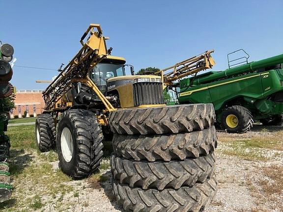 Image of Ag-Chem RoGator 1264 equipment image 2