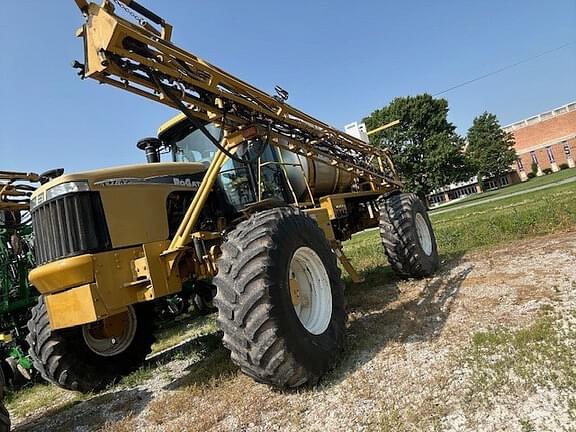 Image of Ag-Chem RoGator 1264 equipment image 1