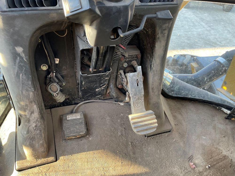 Main image Ag-Chem RoGator 1274C 105