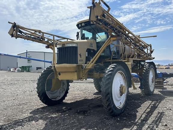 Image of Ag-Chem RoGator 864 equipment image 1