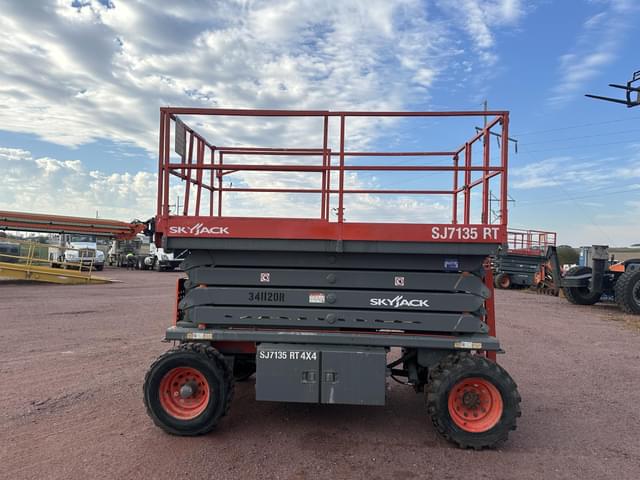 Image of Sky Jack SJ7135RT equipment image 4