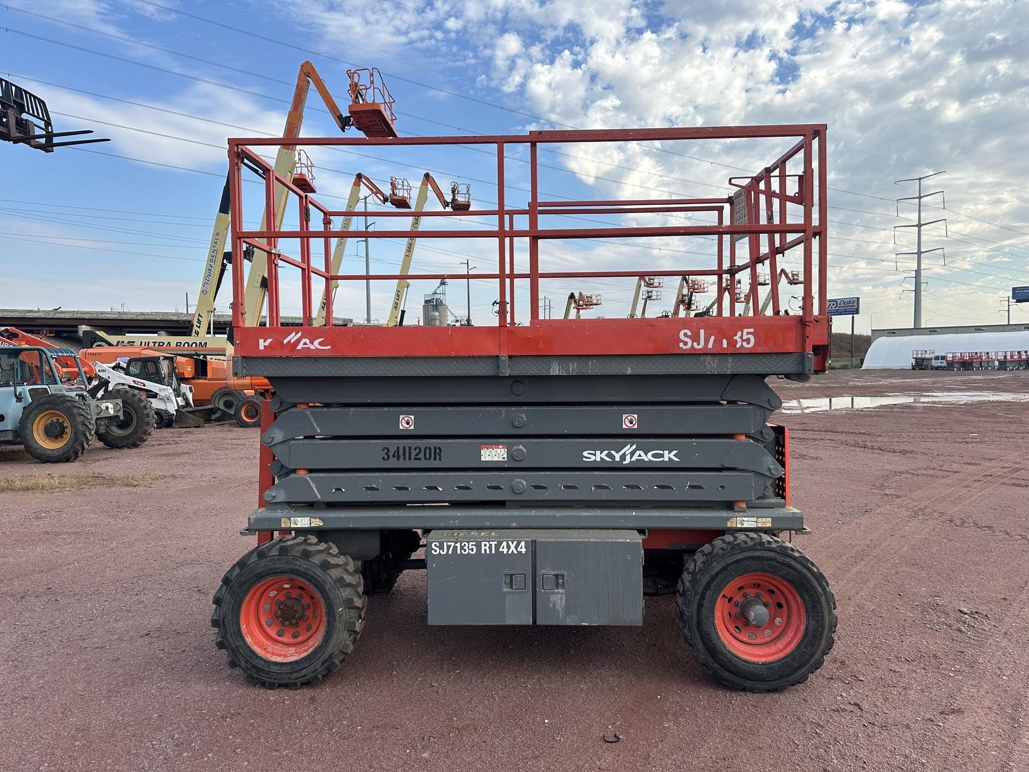 2005 Sky Jack SJ7135RT Equipment Image0