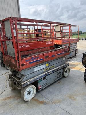 2005 Sky Jack SJIII 3220 Image