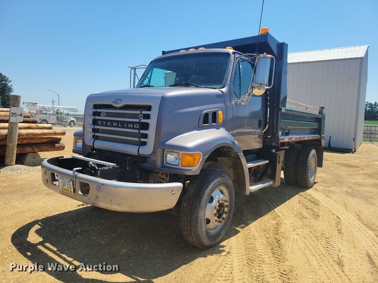 2005 Sterling L7500 Equipment Image0
