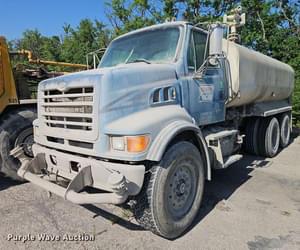 2005 Sterling L7500 Image