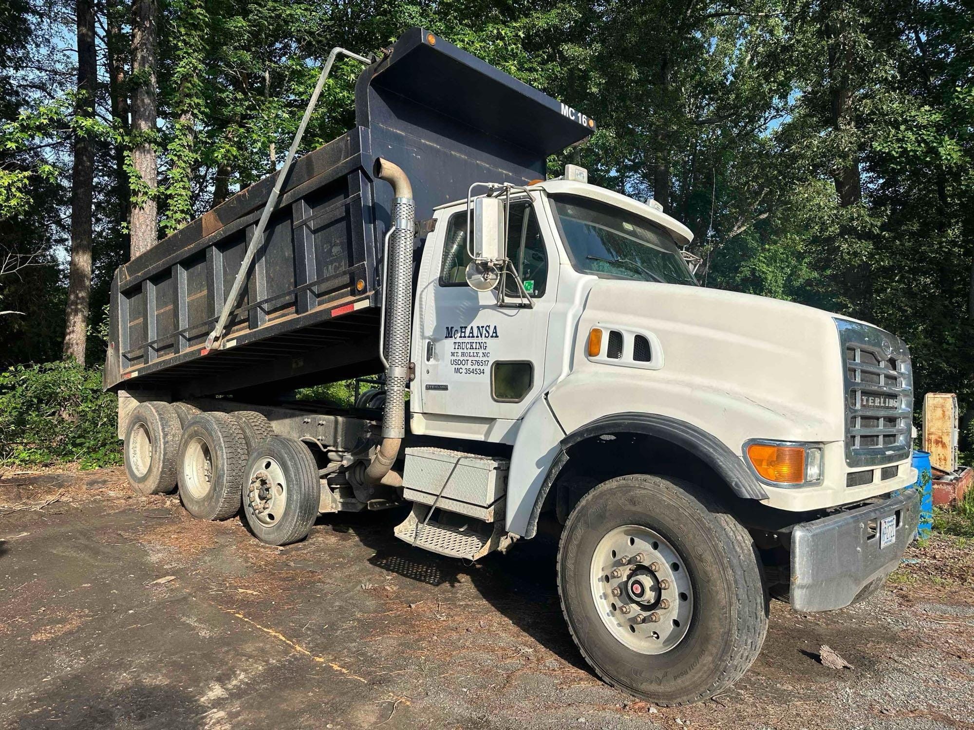 2005 Sterling L8500 Equipment Image0