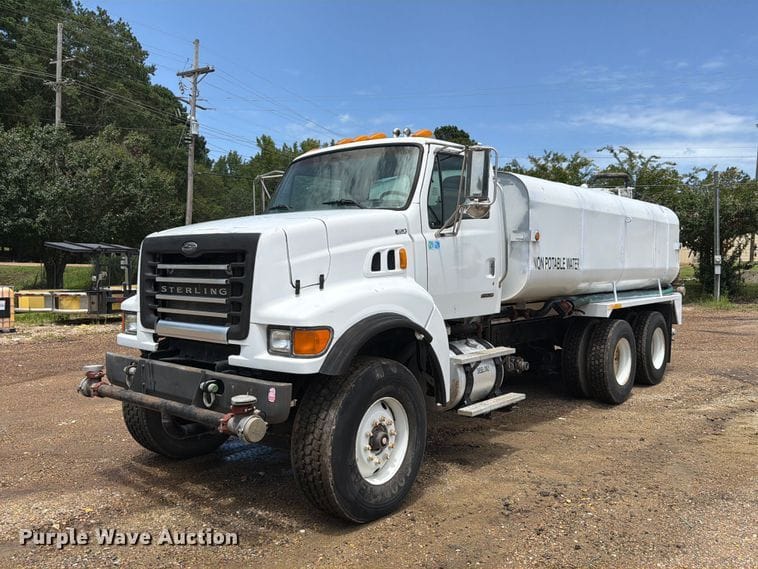 2005 Sterling L8500 Equipment Image0