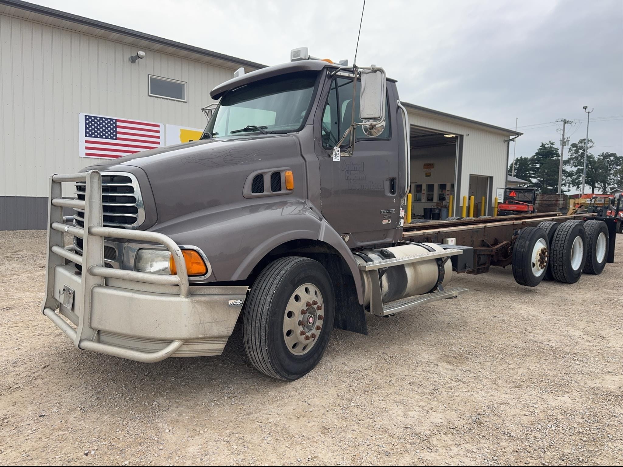 2005 Sterling L9500 Equipment Image0