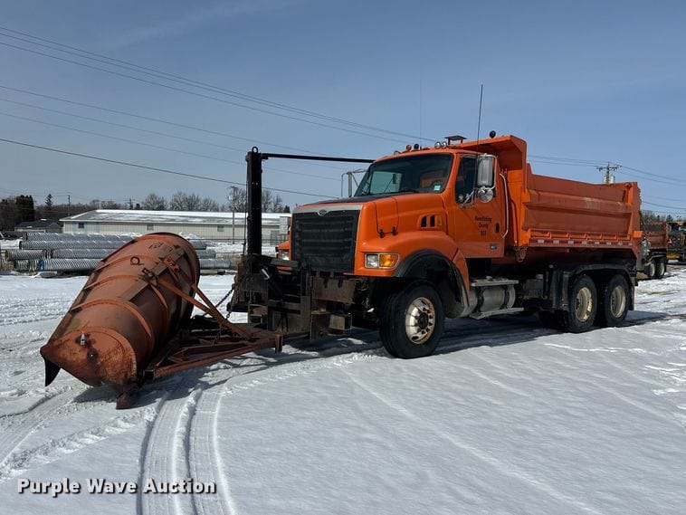 2005 Sterling L9500 Equipment Image0