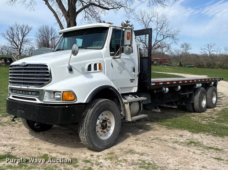 2005 Sterling L9500 Equipment Image0