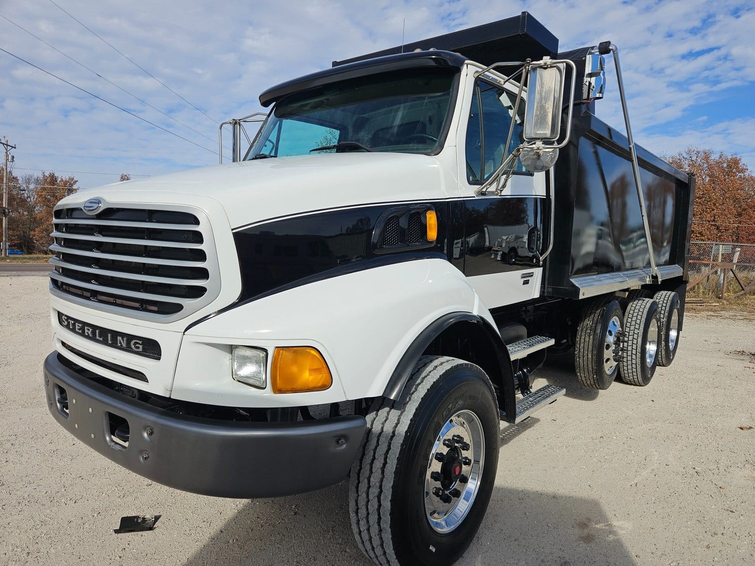 2005 Sterling L9500 Equipment Image0