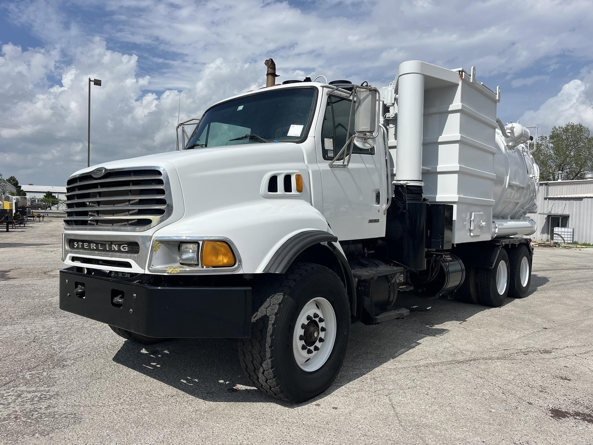 2005 Sterling LT9500 Equipment Image0