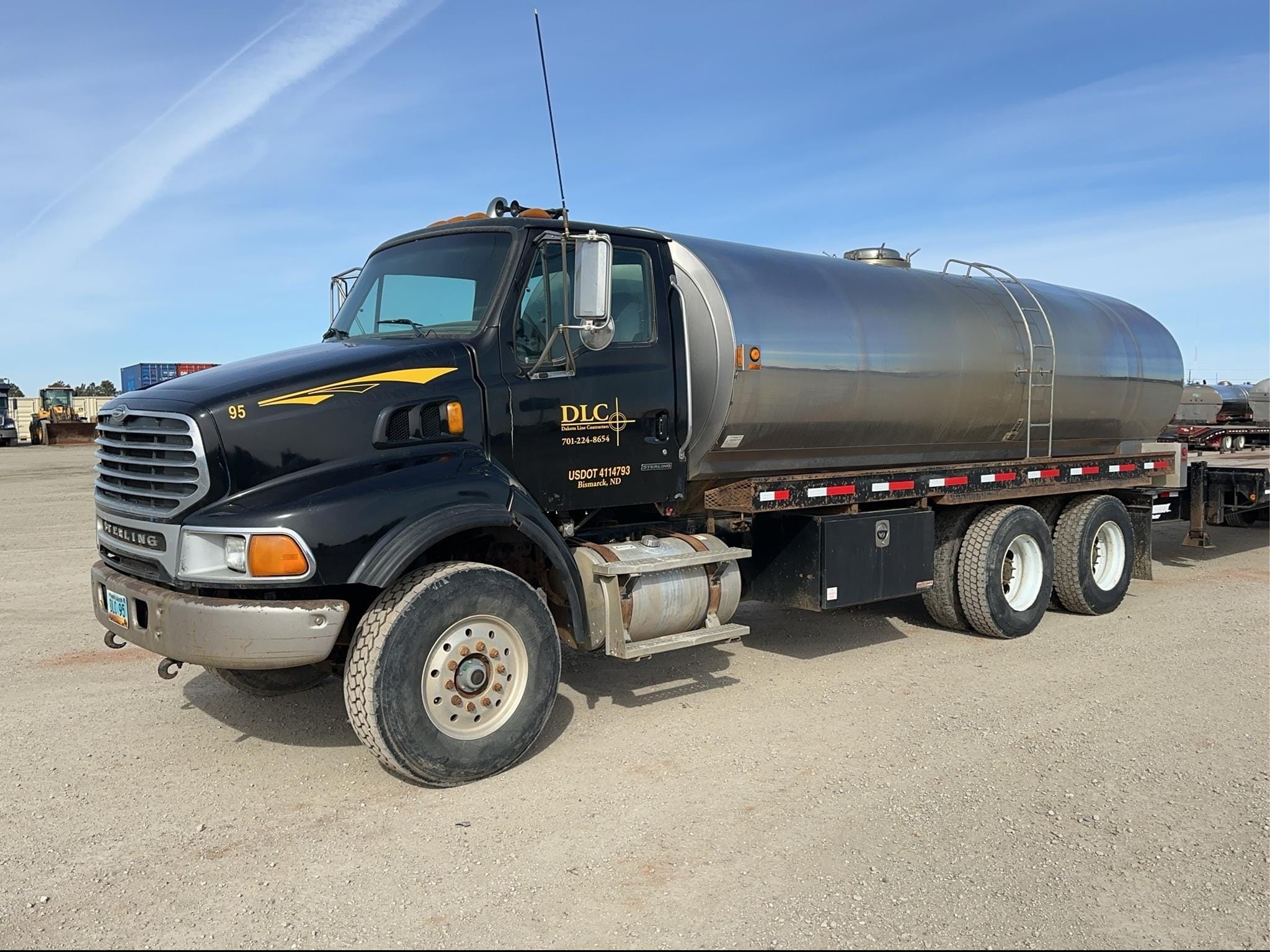 2005 Sterling LT9500 Equipment Image0