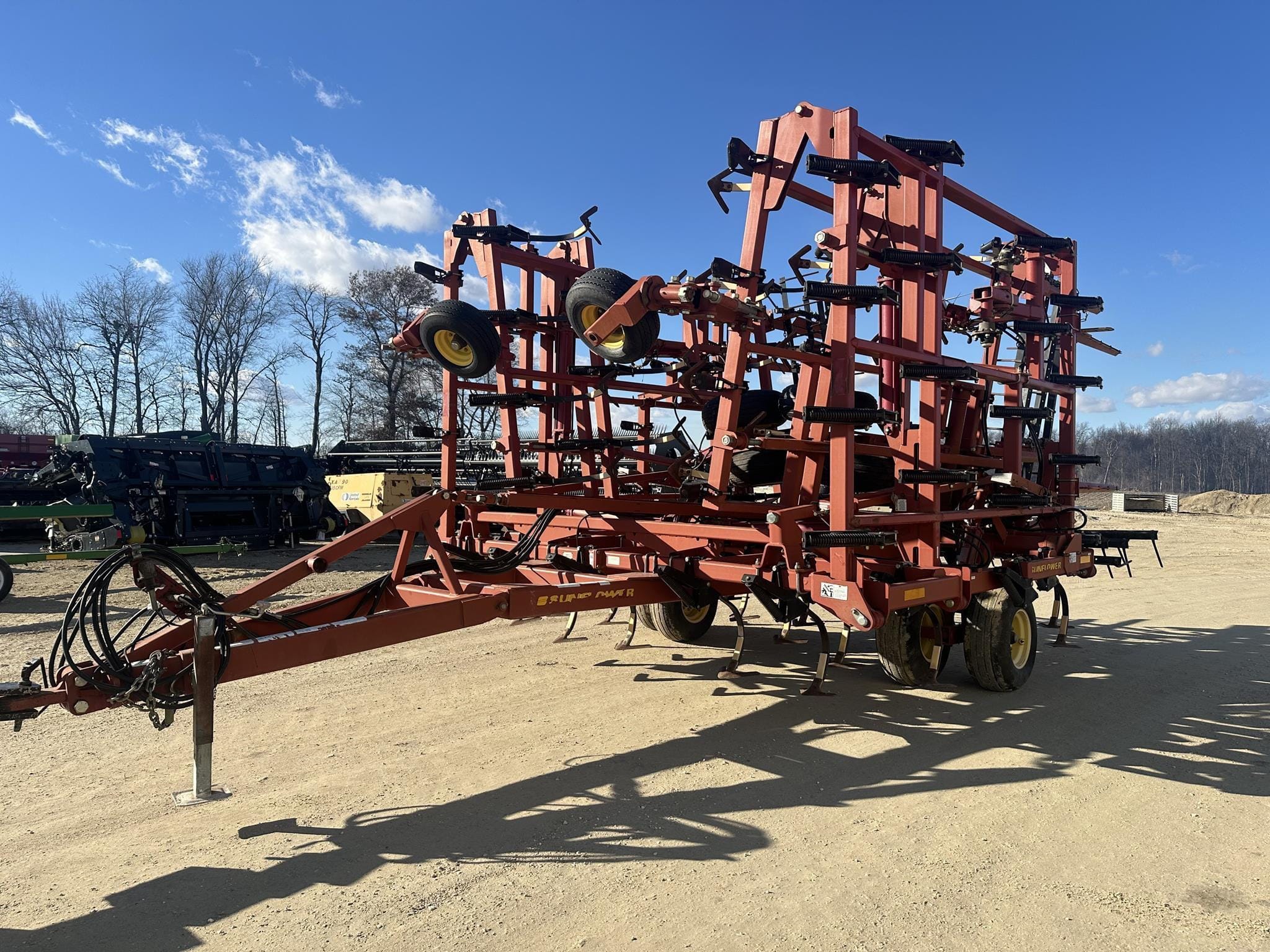 2005 Sunflower 5055-44 Equipment Image0