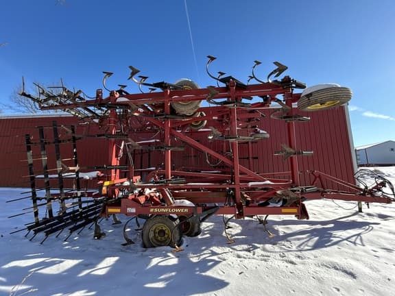 Image of Sunflower 5135 equipment image 3