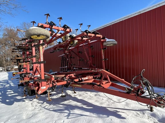 2005 Sunflower 5135 Equipment Image0