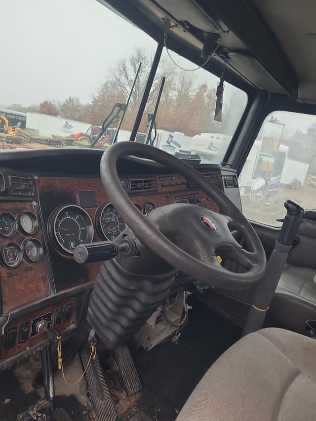 Image of Kenworth T800 equipment image 3