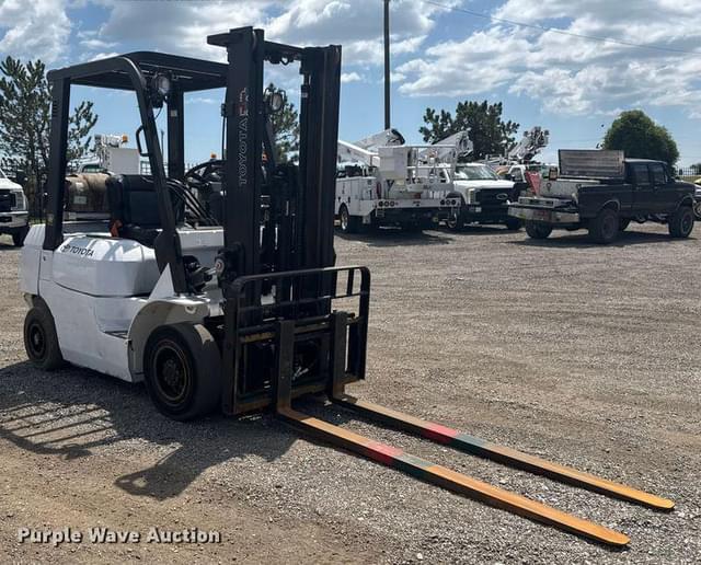 Image of Toyota 7FGU25 equipment image 2