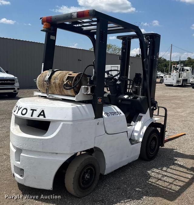 Image of Toyota 7FGU25 equipment image 4
