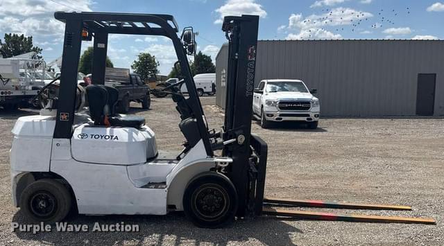 Image of Toyota 7FGU25 equipment image 3