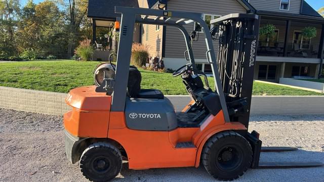 Image of Toyota 7FGU25 equipment image 2