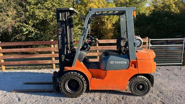 Image of Toyota 7FGU25 equipment image 1