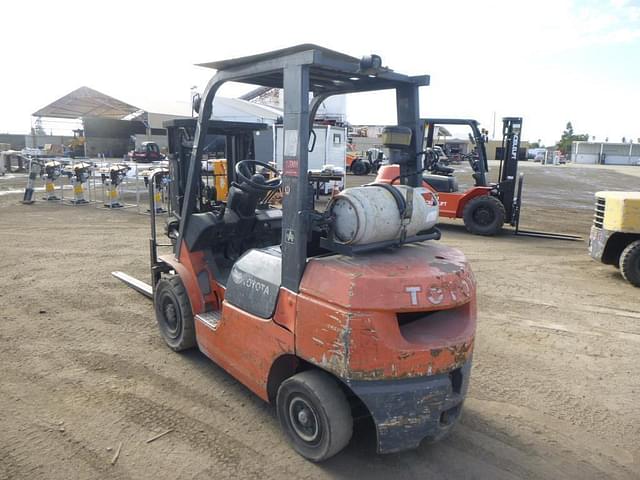 Image of Toyota 7FGU25 equipment image 3