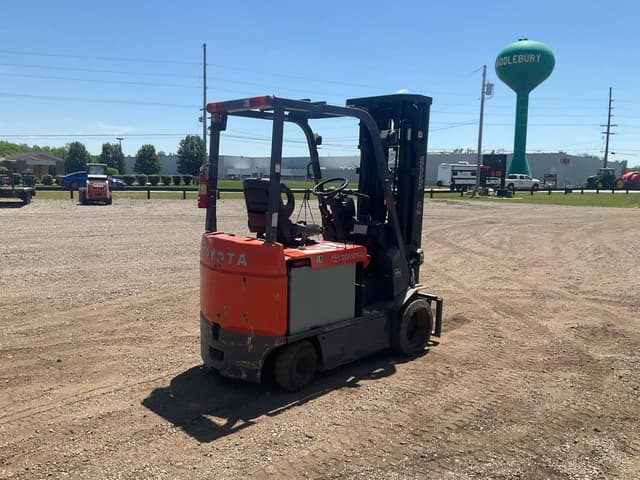 Image of Toyota 7FBCU30 equipment image 4