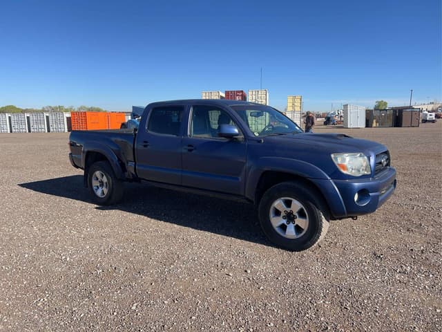 Image of Toyota Tacoma equipment image 1