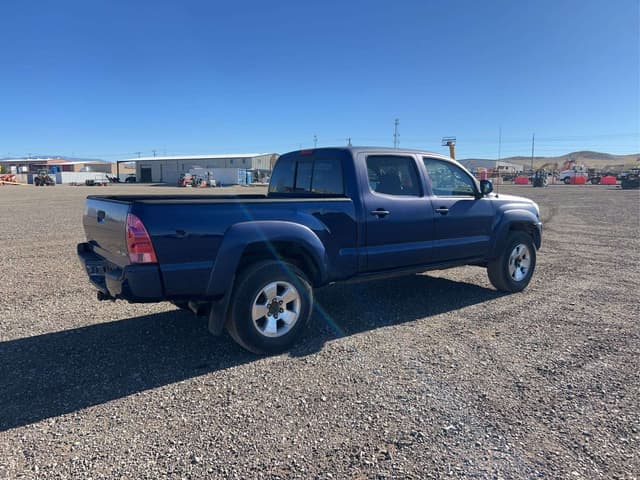 Image of Toyota Tacoma equipment image 2