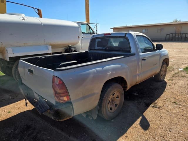 Image of Toyota Tacoma equipment image 4